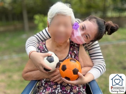 รับดูแลผู้สูงอายุรายเดือน